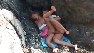 Blonda în negrese goale cizme înalte primește esperma în păsărică după sex.